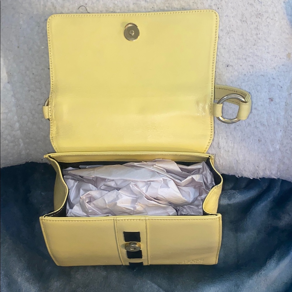 Authentic GIANNI VERSACE VINTAGE LEATHER TOP HANDLE BAG - Picture 4 of 13